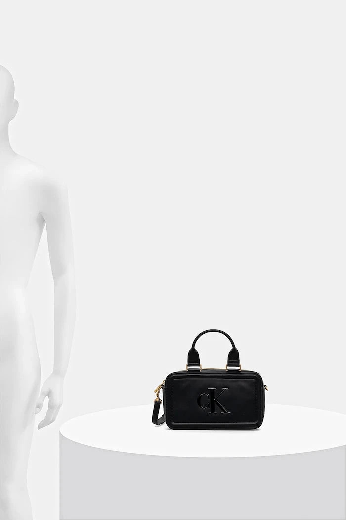Calvin Klein suni deri kadın çantası