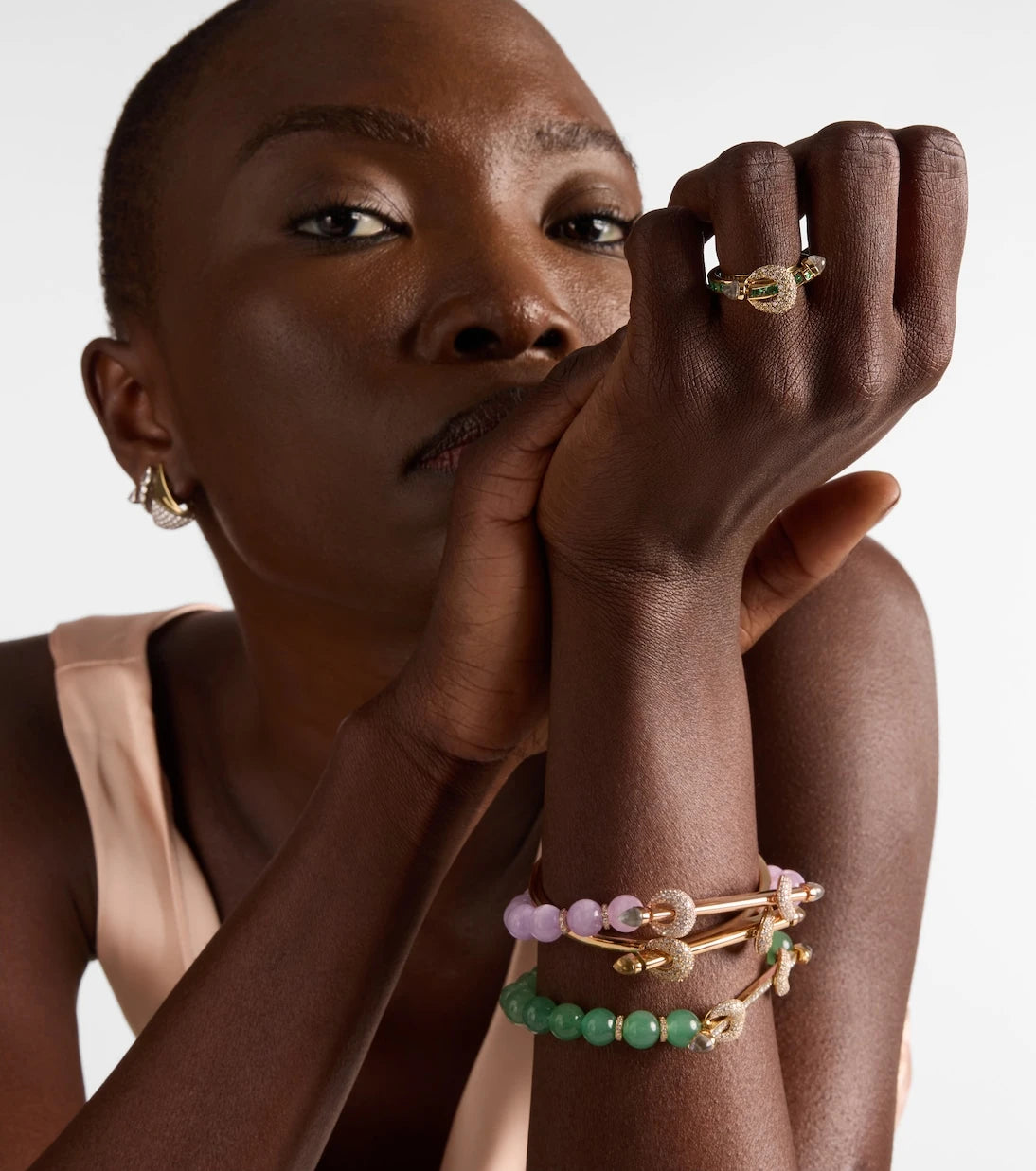 Ananya - Chakra 18kt gold ring with emeralds and gemstones