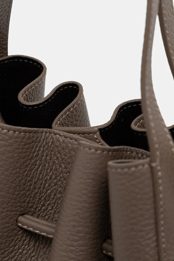 Yuzefi чанта crossbody дамска от кожа MINI SCALLOP
