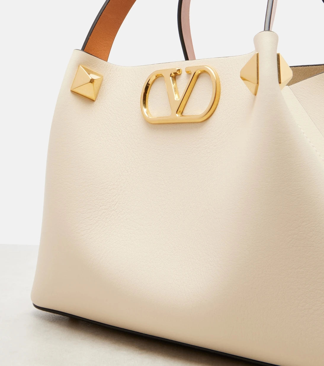 Valentino Garavani - VLogo Small leather top-handle bag