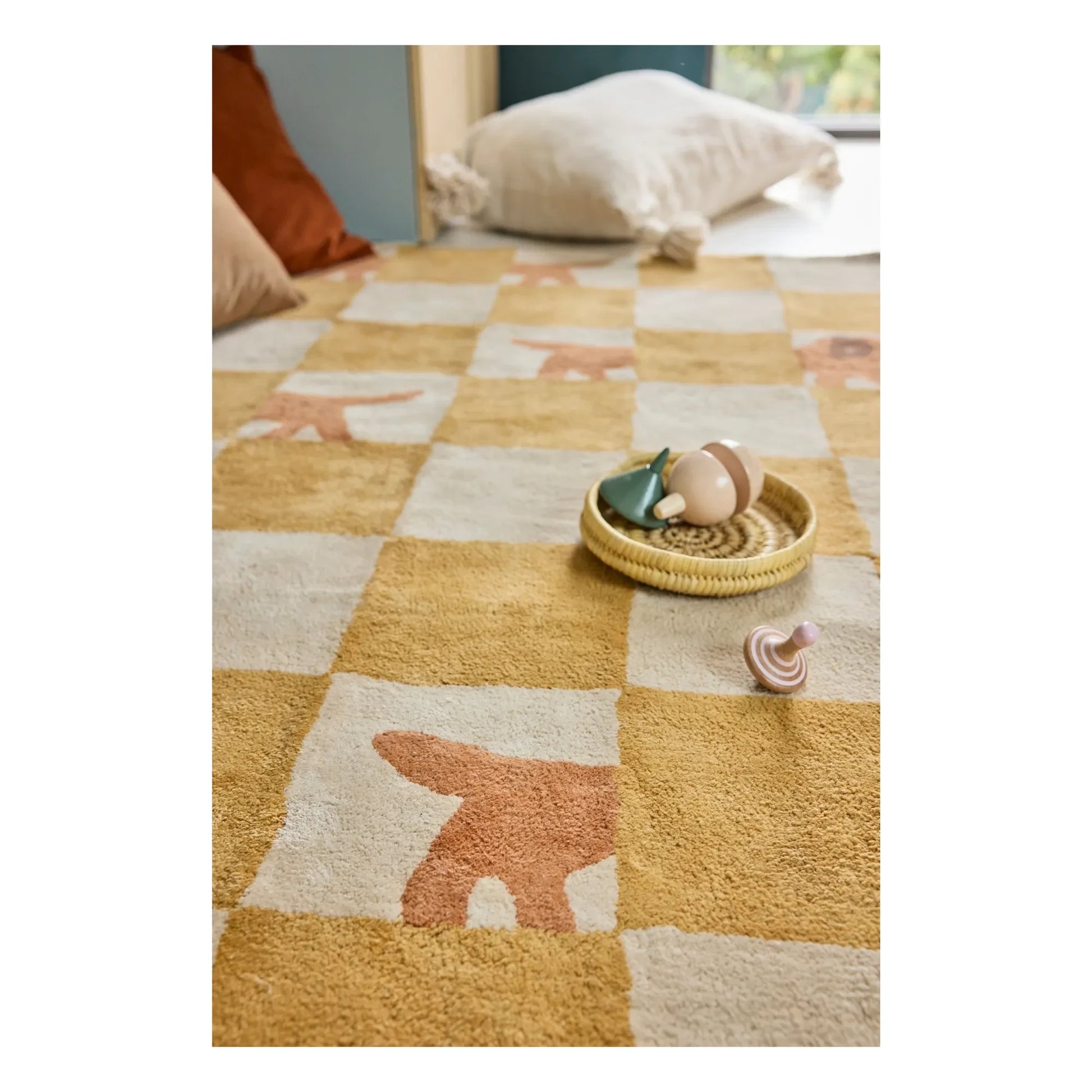 Bleuu-studio - Walter Damier rug | Ochre