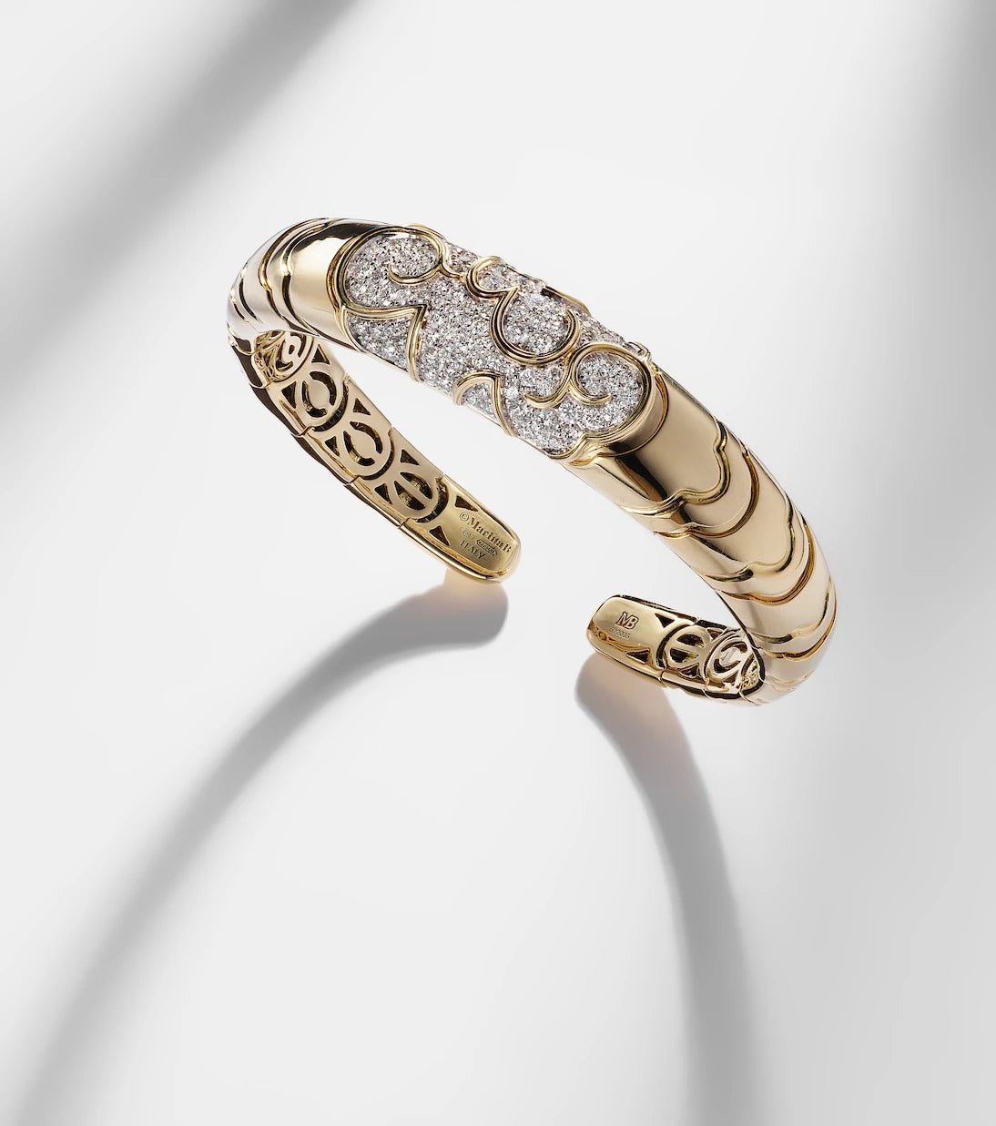 Marina B - Onda 18kt gold bangle with diamonds