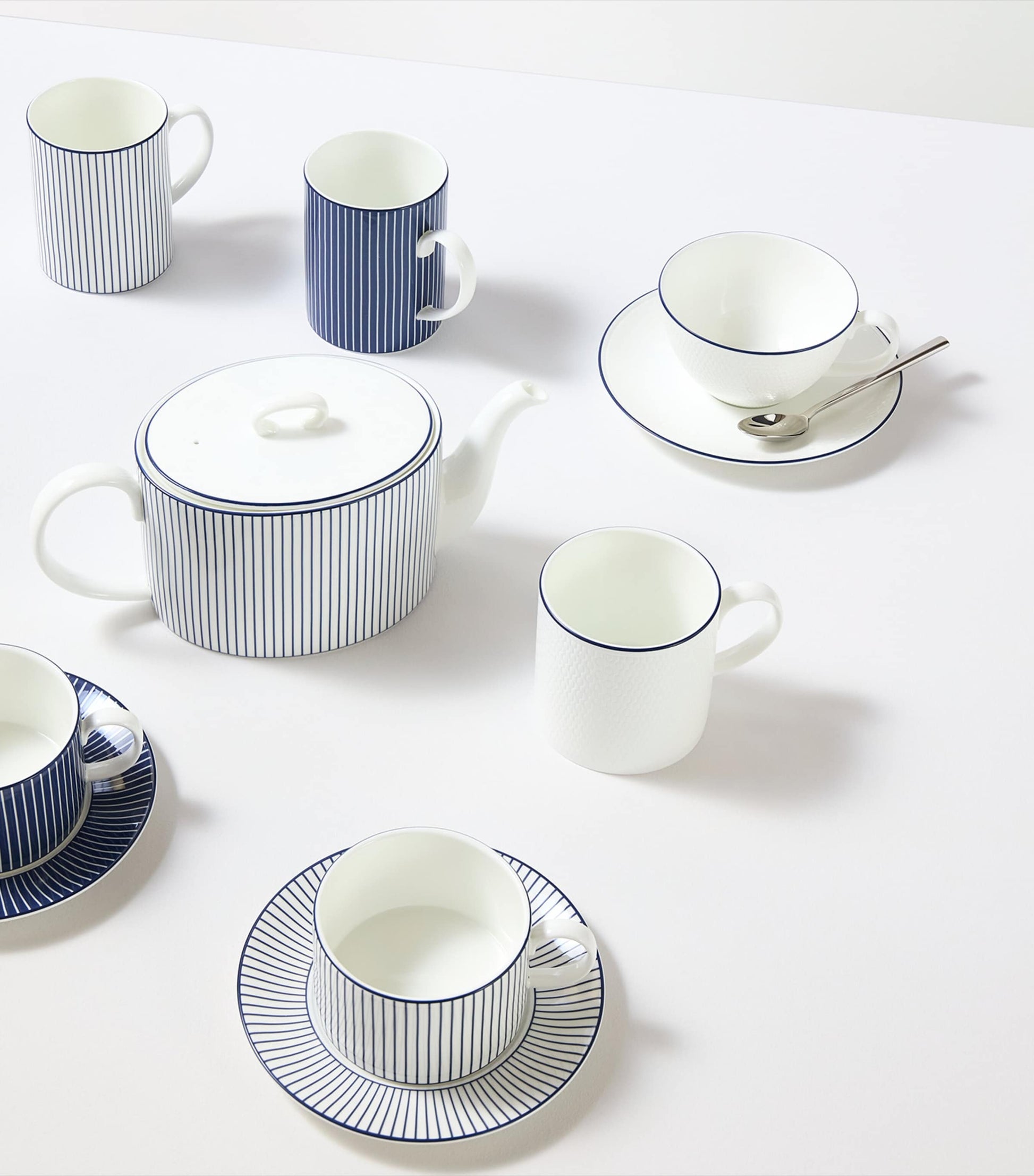 Bone China Gio Blue Mug