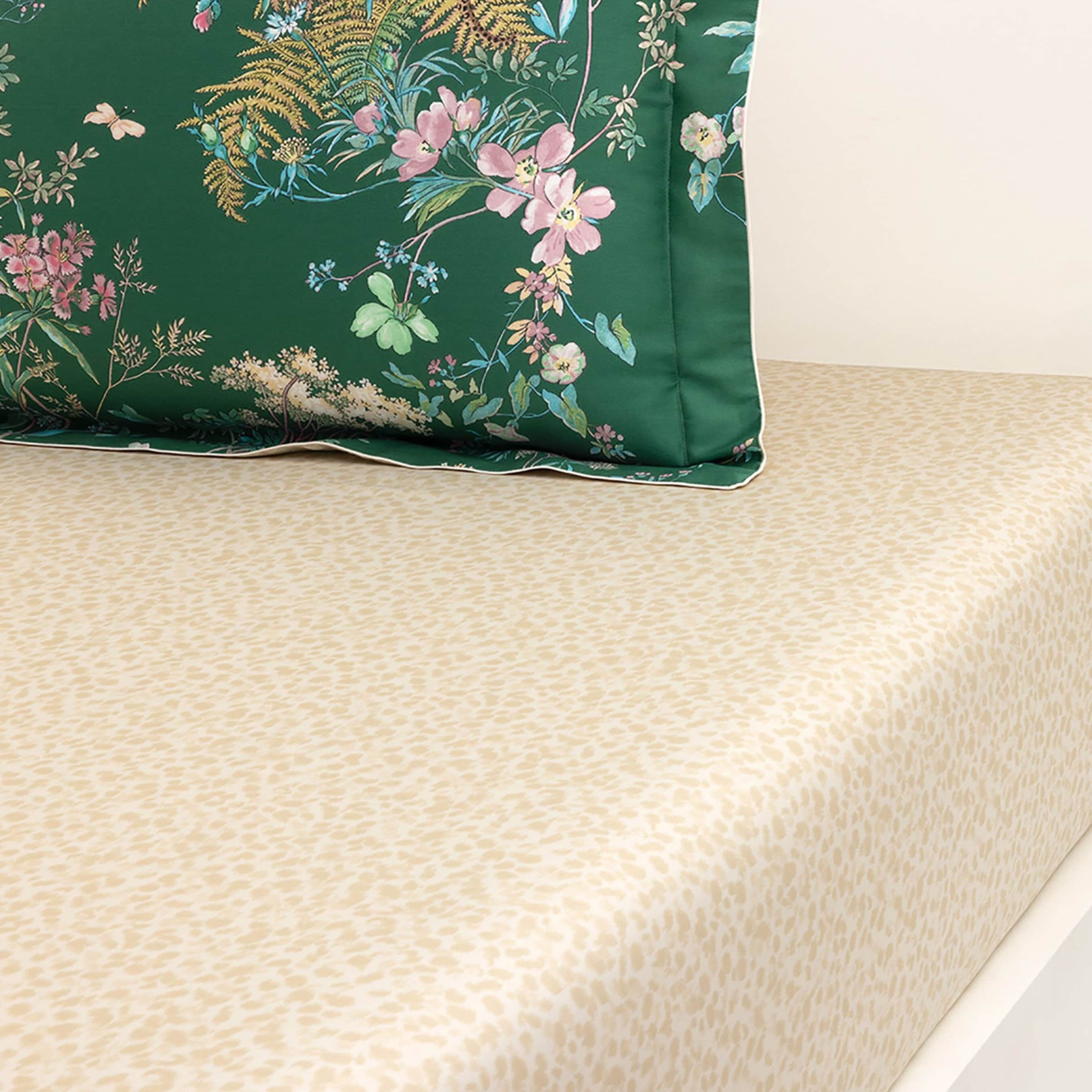 Contes Super King Fitted Sheet (180cm x 200cm)