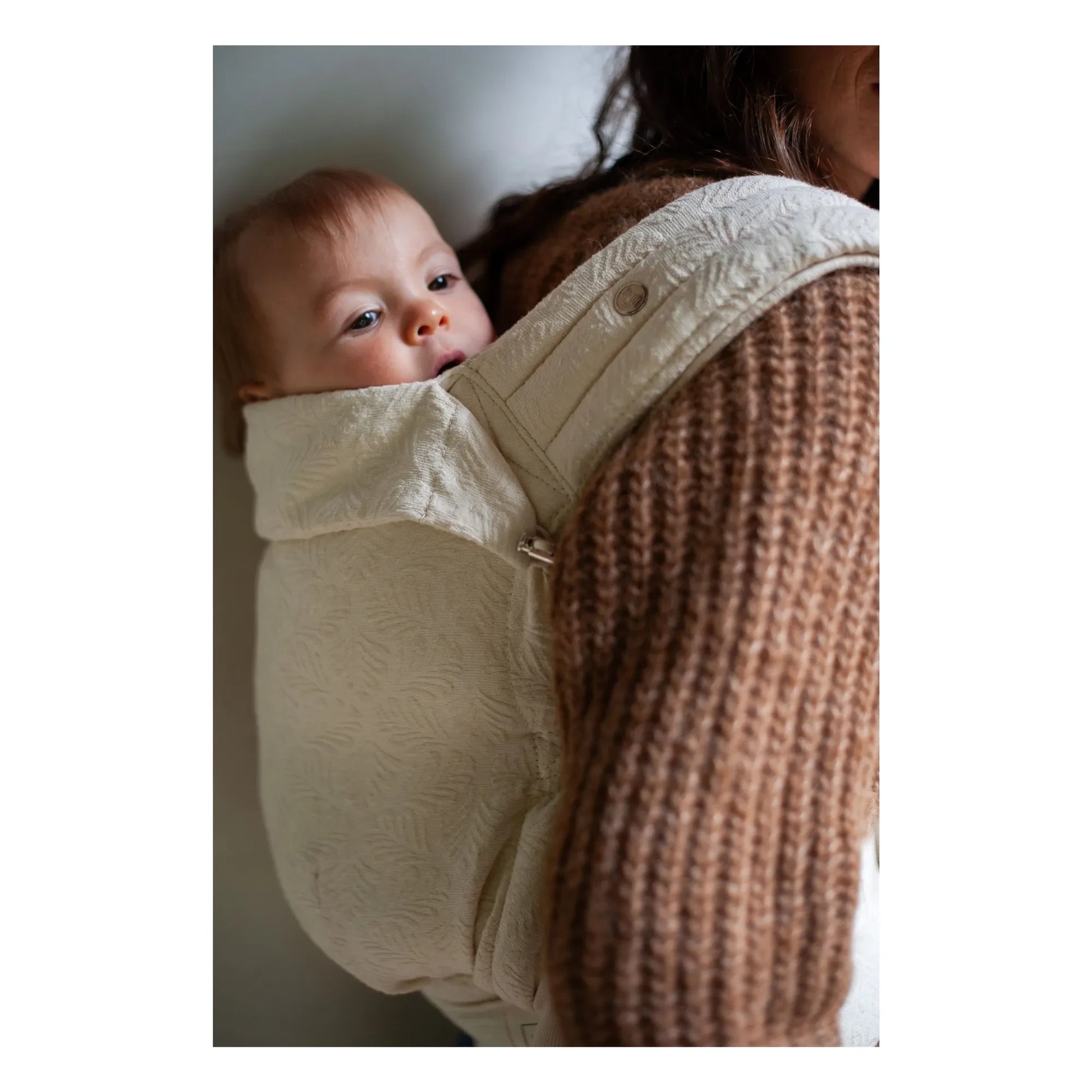 Mama Hangs - Carry &amp; Bloom baby carrier | Ecru