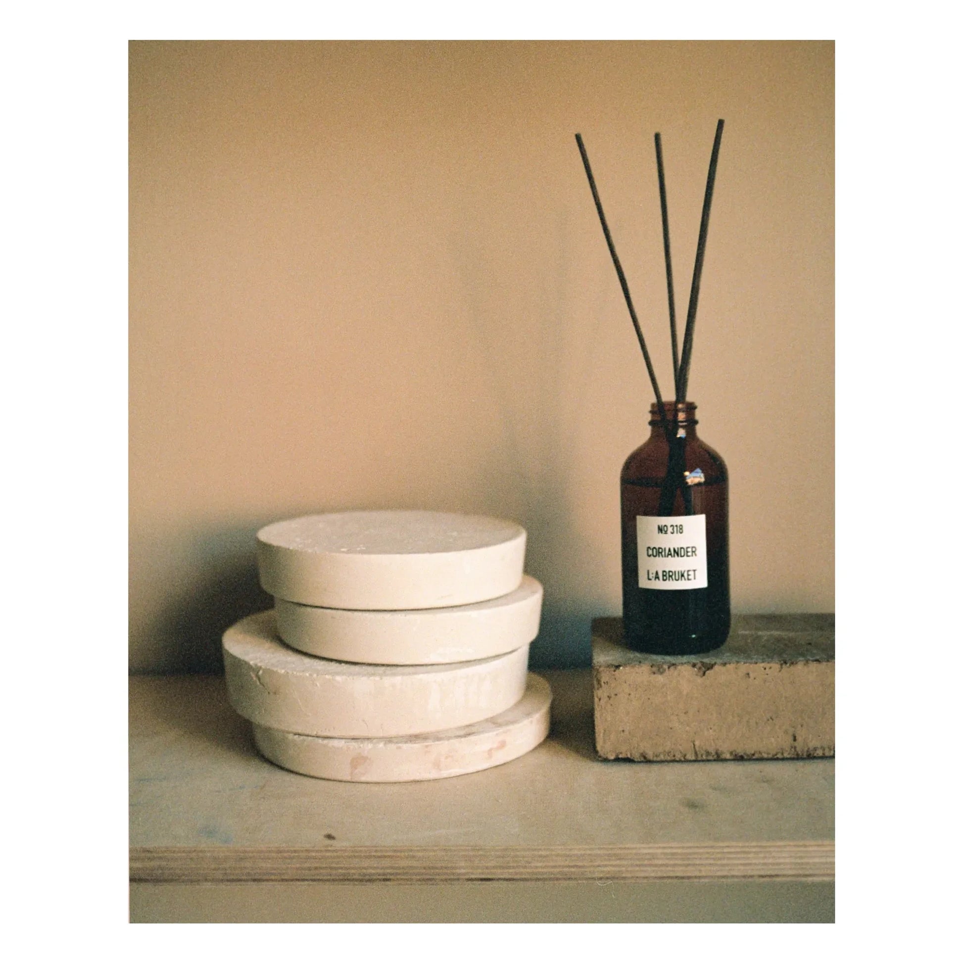 L:A BRUKET - Coriander Home Diffuser - 200 ml | Untinted