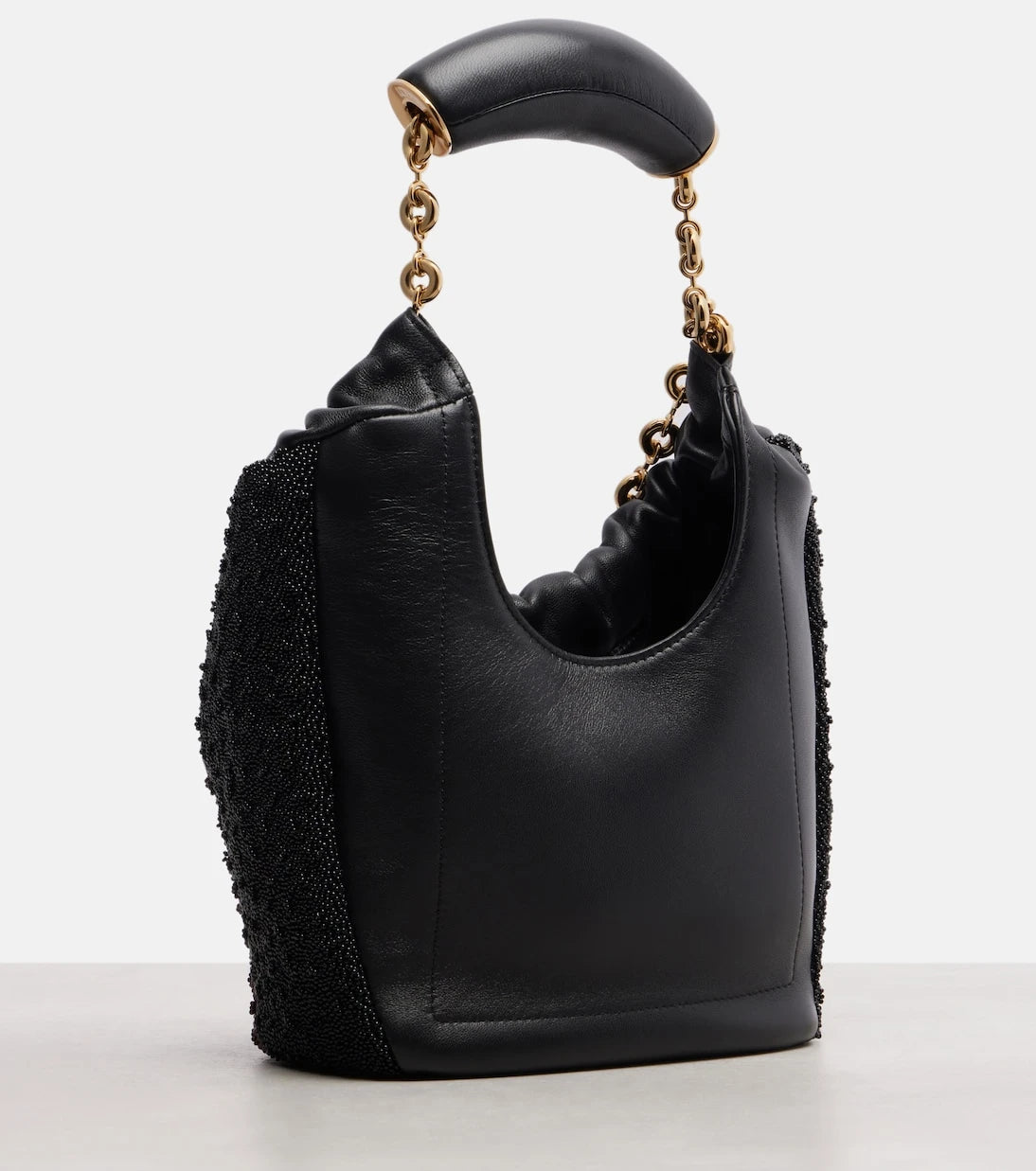 Loewe - حقيبة توت Squeeze Mini جلدية مطرزة بالخرز