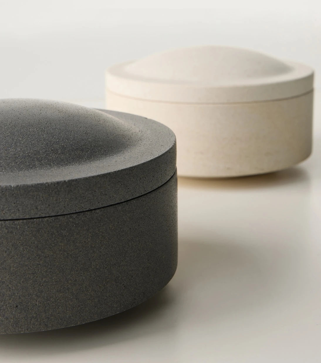 Louise Roe - Gallery Object 07 stoneware container