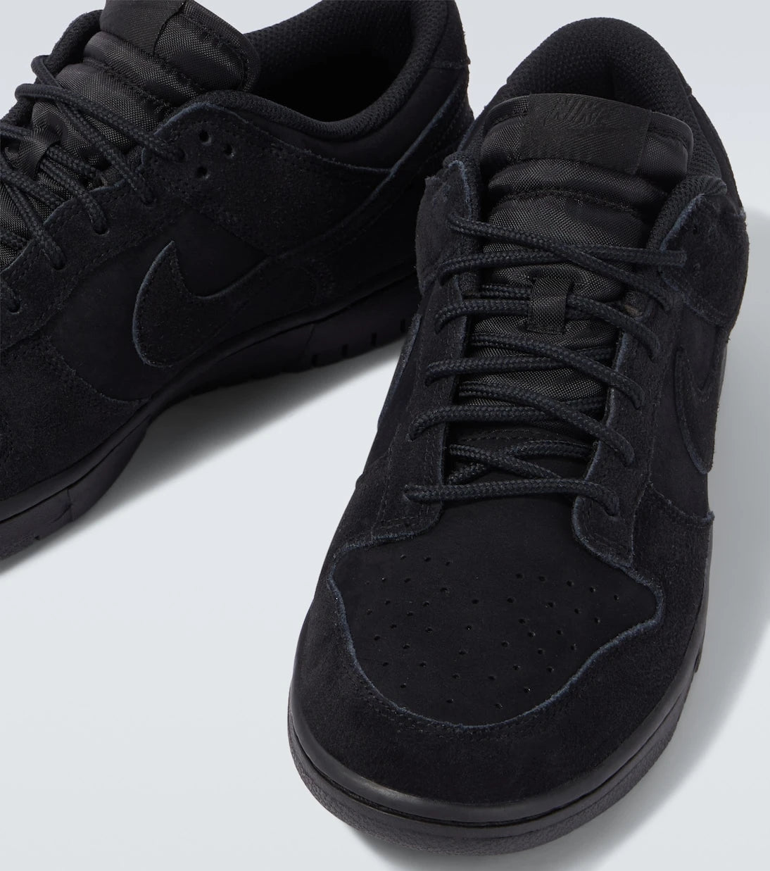 Nike - Dunk Low suede sneakers