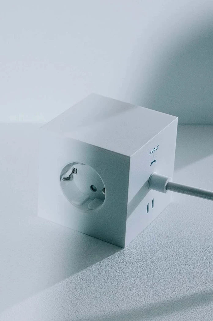 Avolt Square 1 Mıknatıslı Şarj Küpü, 2 x USB, 1,8 m