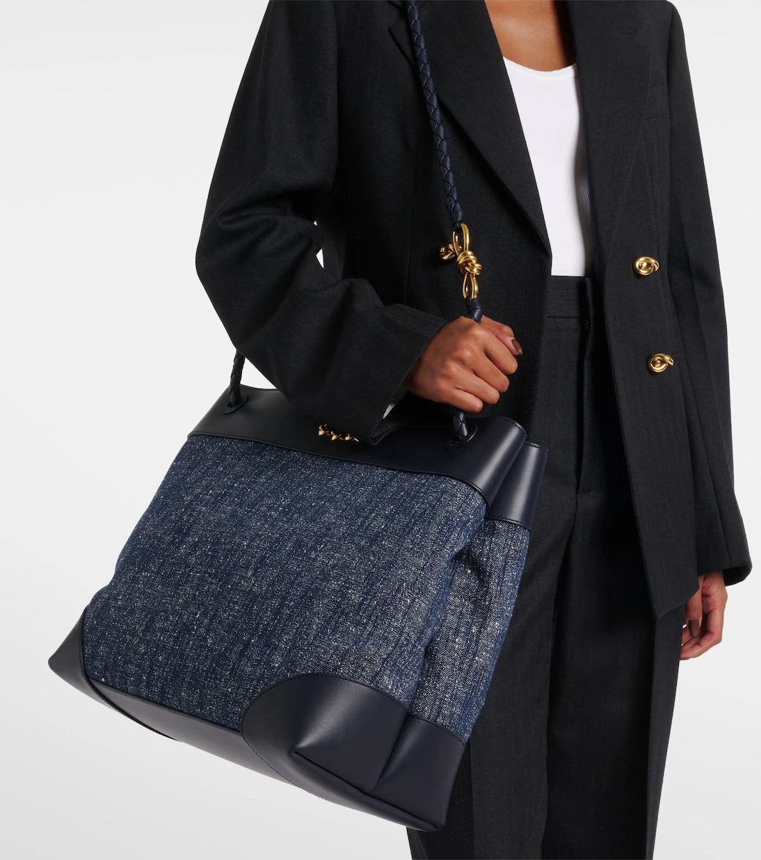 Bottega Veneta - حقيبة أنديامو الكبيرة توت من الدنيم