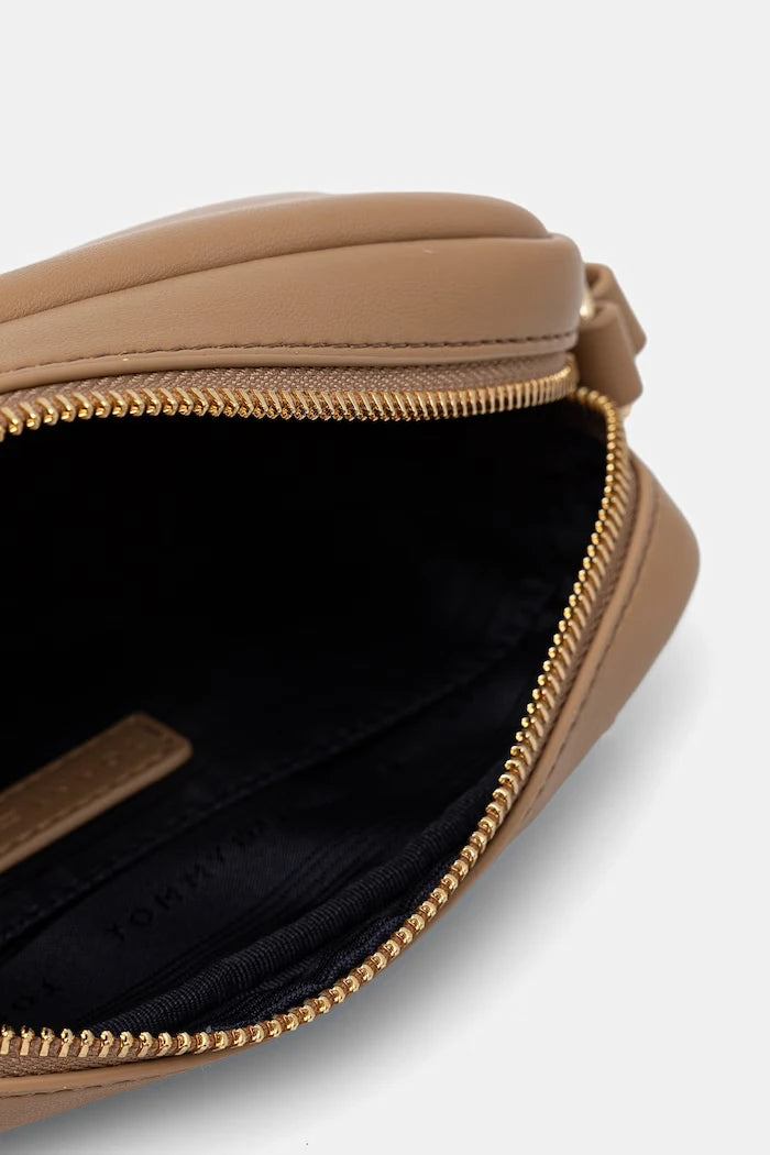 Tommy Hilfiger kadın crossbody çanta