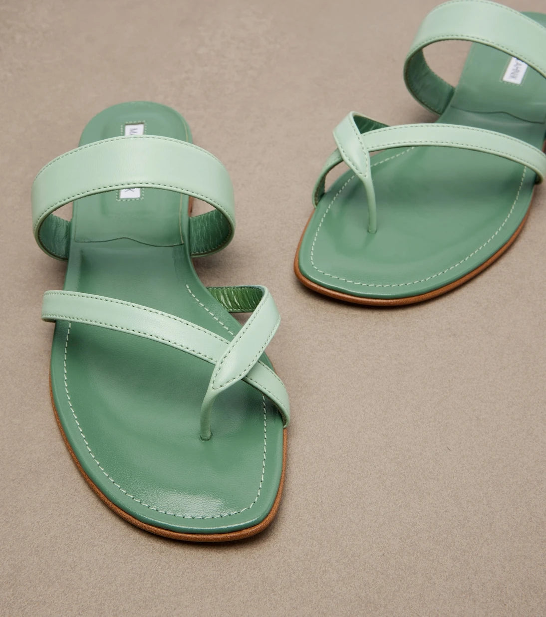 Manolo Blahnik - صنادل Susa الجلدية