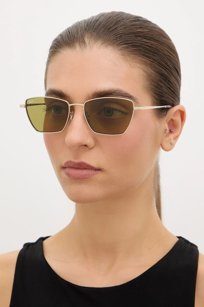 Ray-Ban güneş gözlüğü