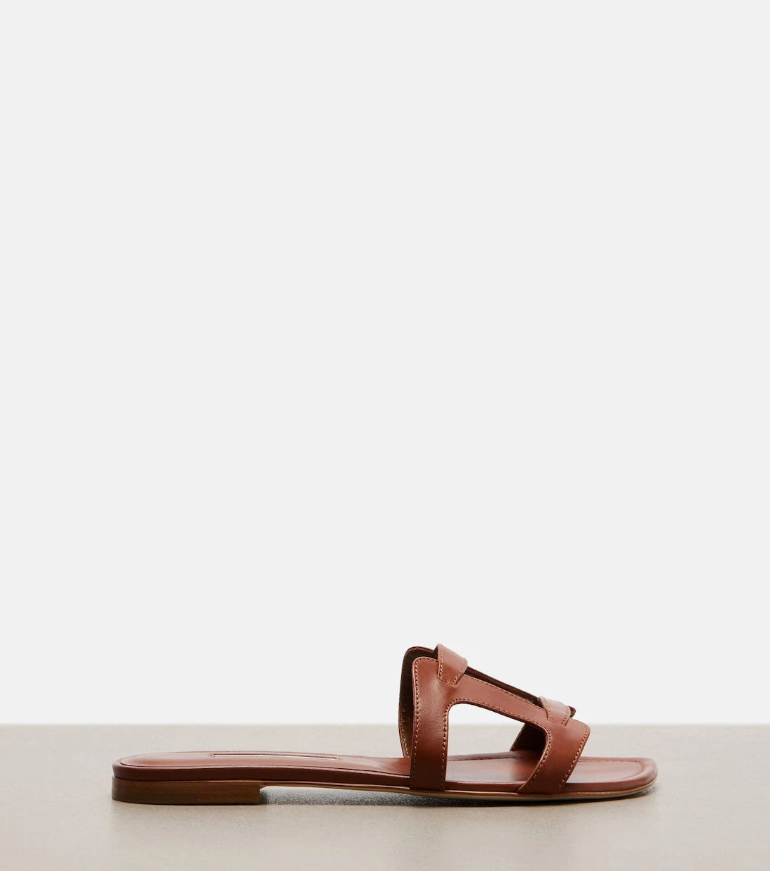 Manolo Blahnik - Grellanuflat leather sandals