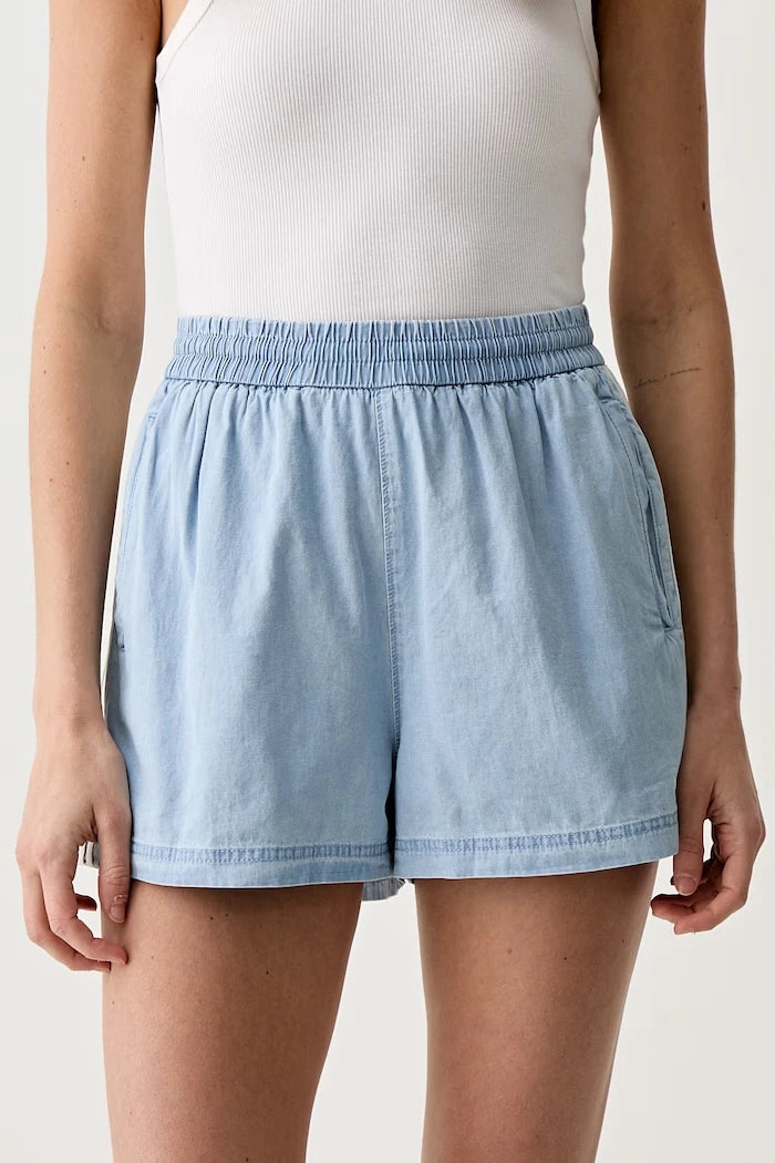 adidas Originals kadın denim kısa şort