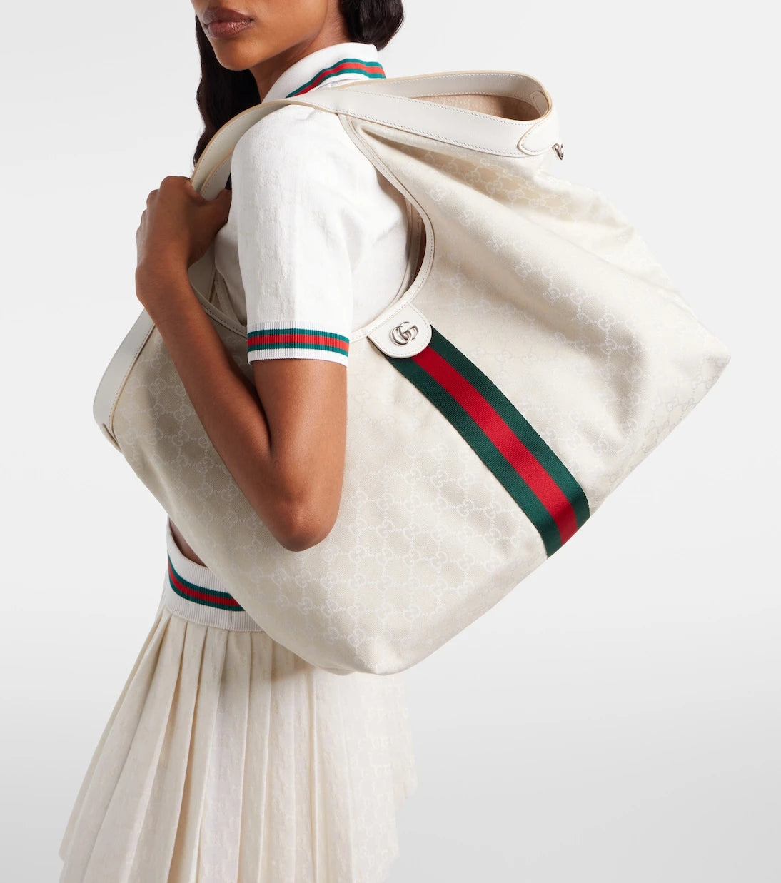 Gucci - حقيبة توت كبيرة من قماش GG Giglio من Gucci