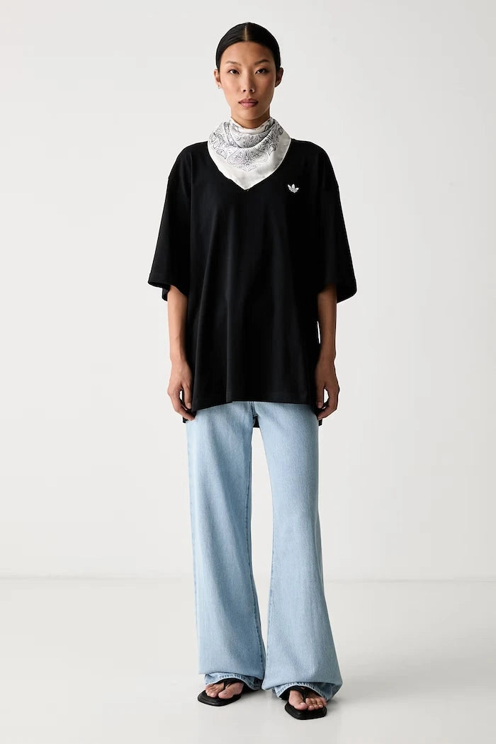 adidas Originals kadın pamuklu Essentials tişört