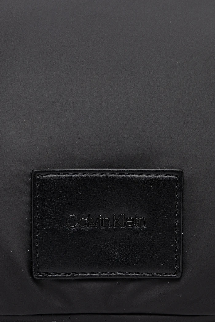 Козметична чанта Calvin Klein