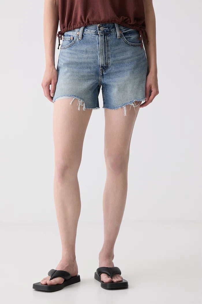 Levi's kadın denim kısa pantolon RIBCAGE A-LINE