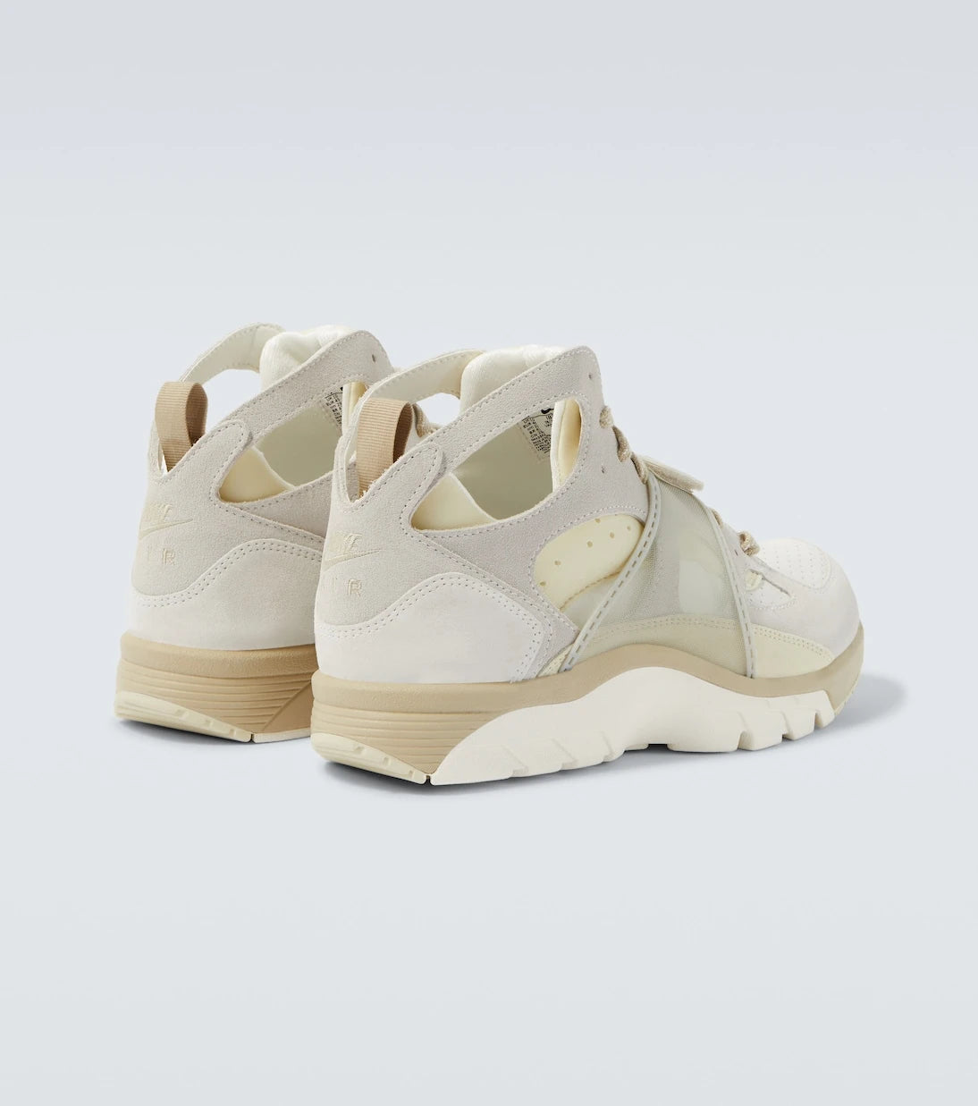 Nike - حذاء رياضي جلد إير ترينر هواراشي