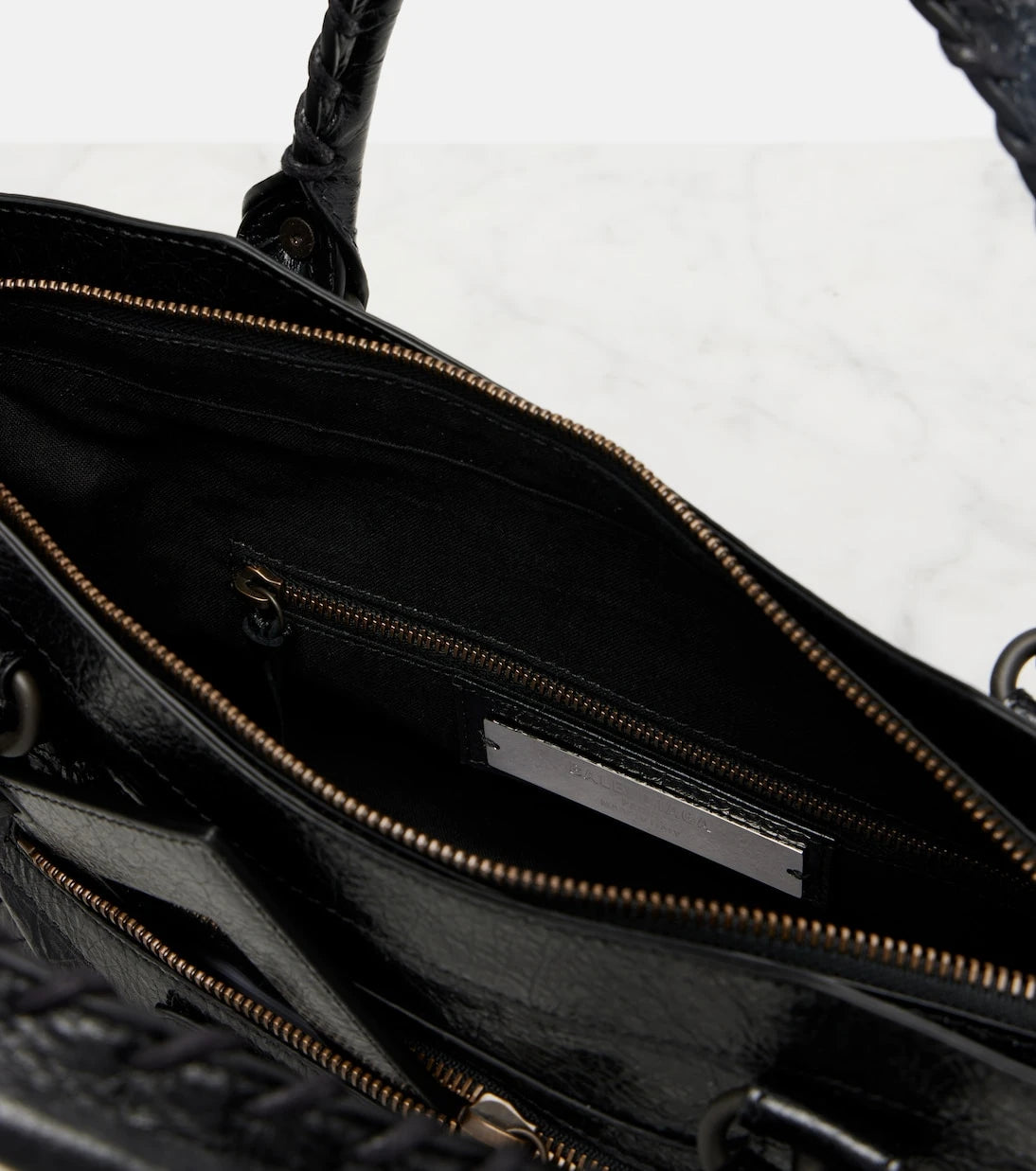 Balenciaga - حقيبة يد علوية صغيرة "لو سيتي" من الجلد