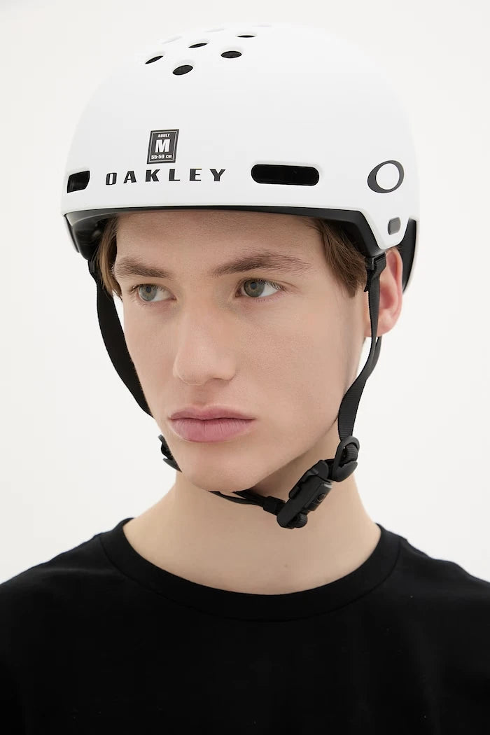 Oakley kask