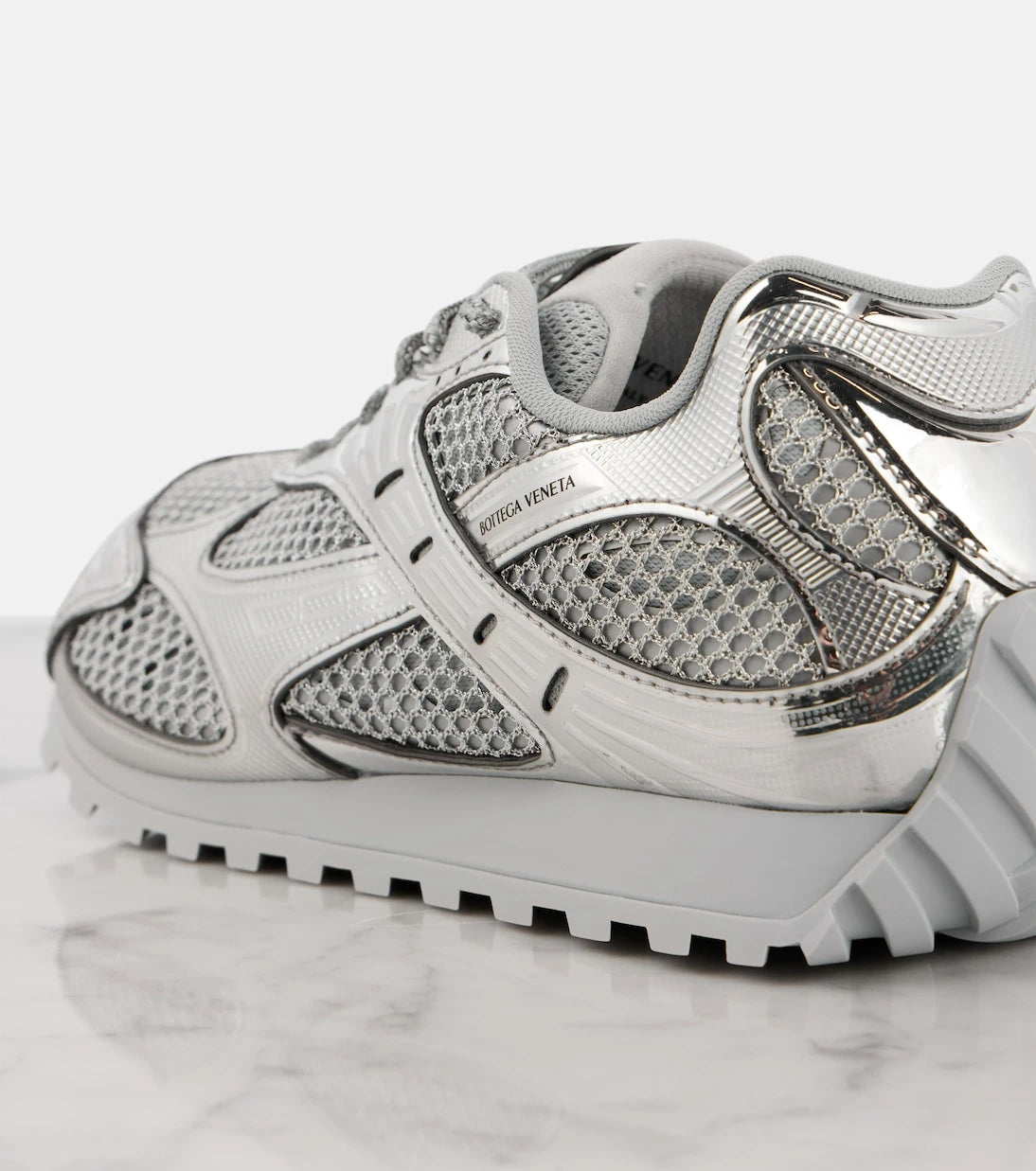 Bottega Veneta - حذاء رياضي أوربت ميتاليك