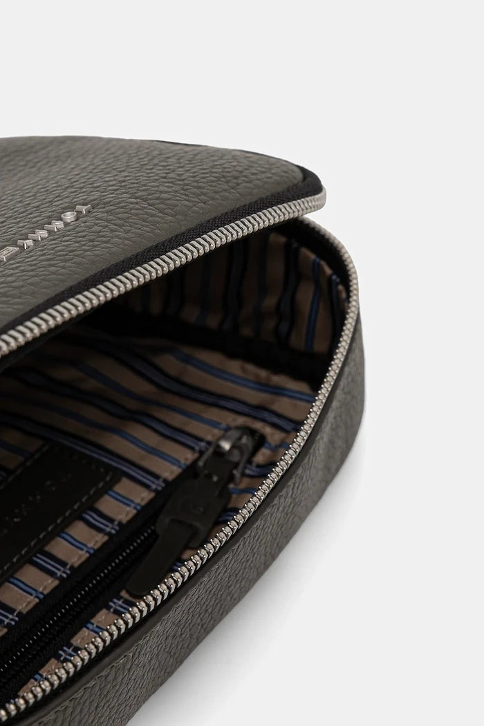 Tommy Hilfiger Deri Omuz Çantası