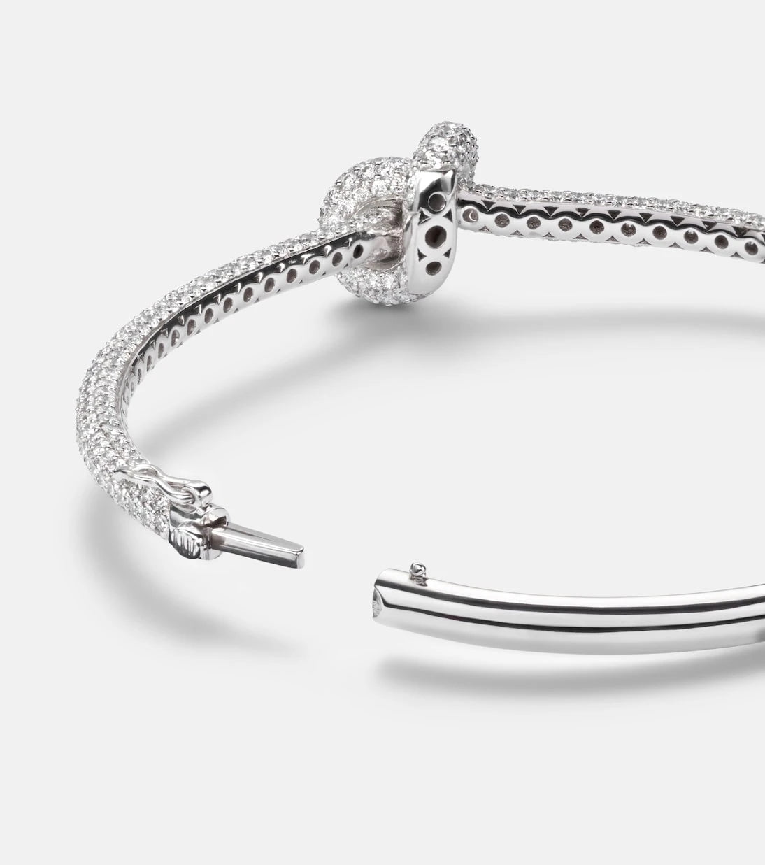 Engelbert - Legacy Knot 18kt white gold bangle with diamonds