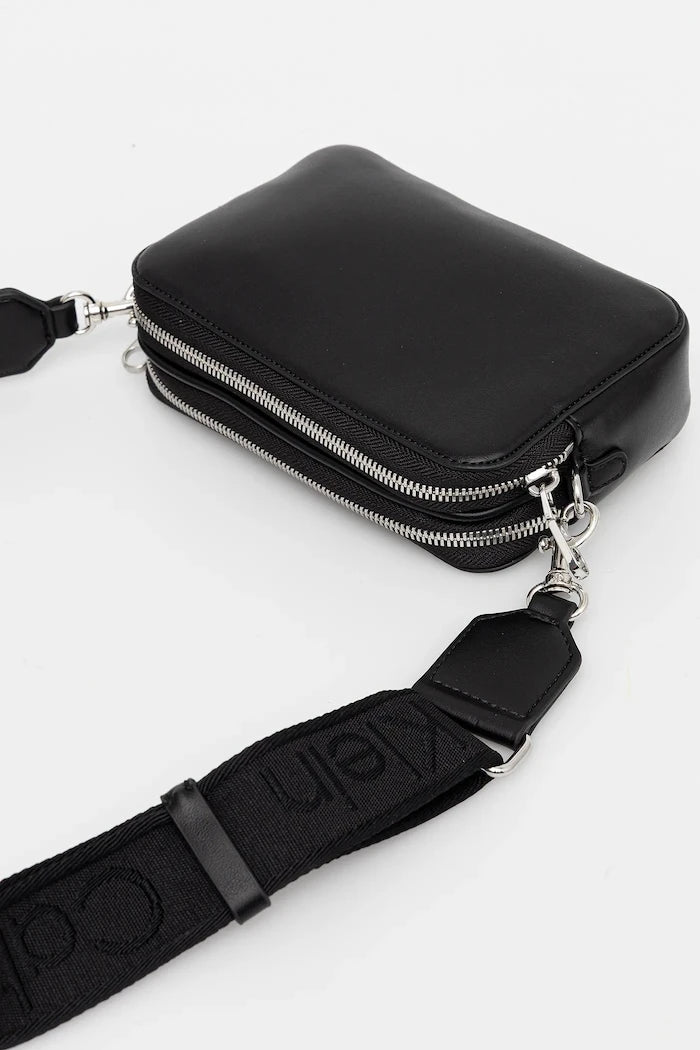 Calvin Klein чанта crossbody дамска от имитация на кожа