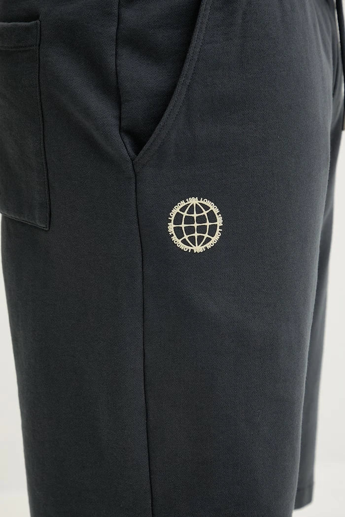 Кашмирен къс панталон AllSaints EMBLEM