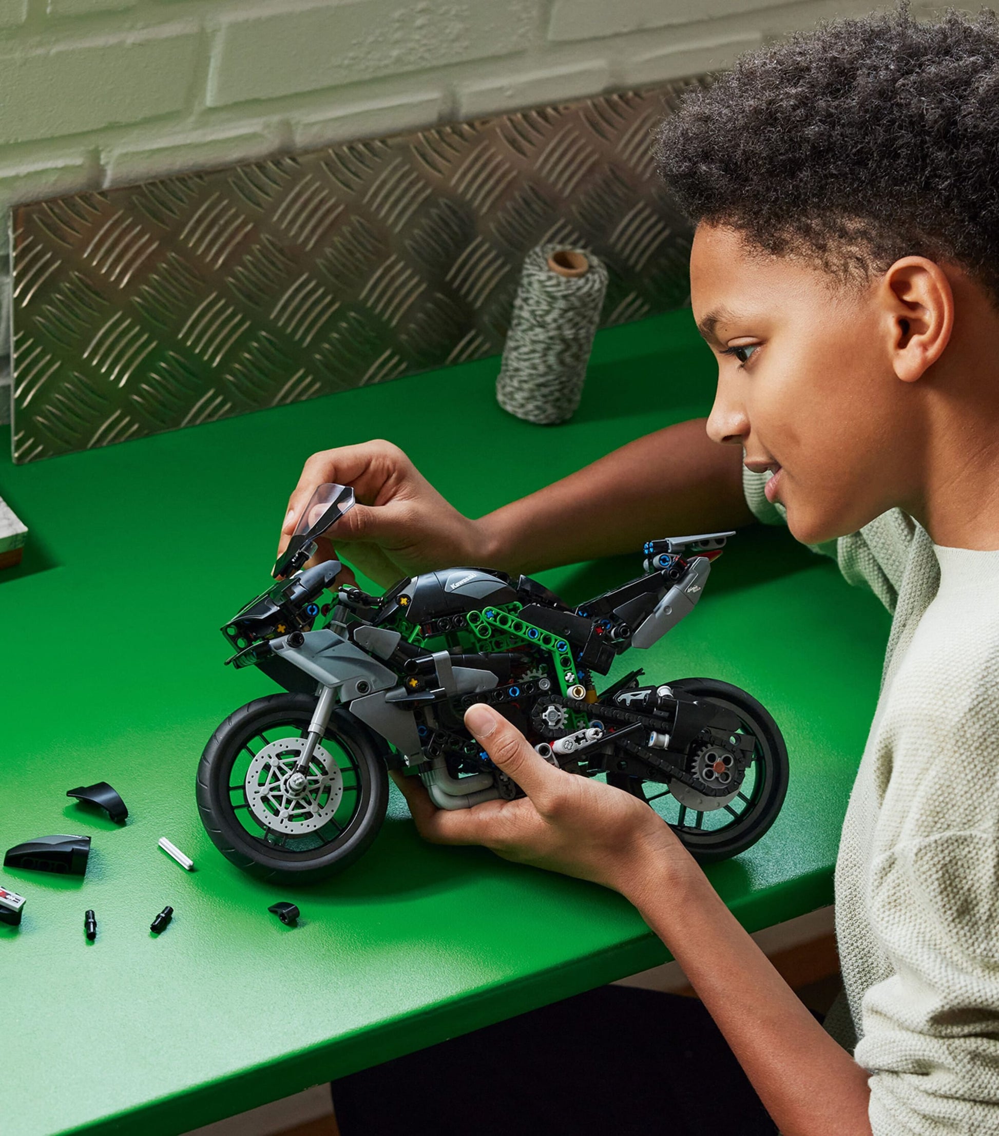 Technic Kawasaki Ninja H2R Motorcycle Toy Vehicle 42170