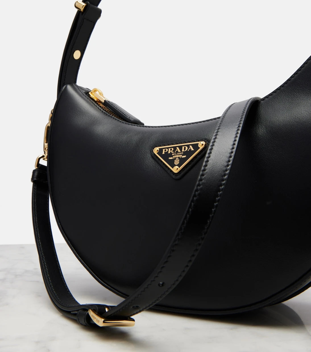 Prada - حقيبة كتف Prada Arqué Mini جلدية