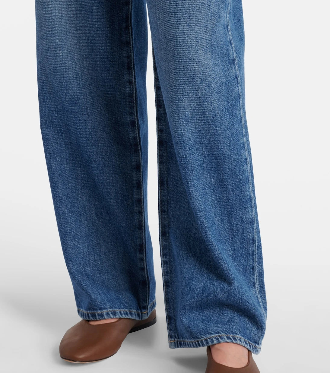 AG Jeans - جينز كورا بقصة ساق واسعة وخصر متوسط الارتفاع