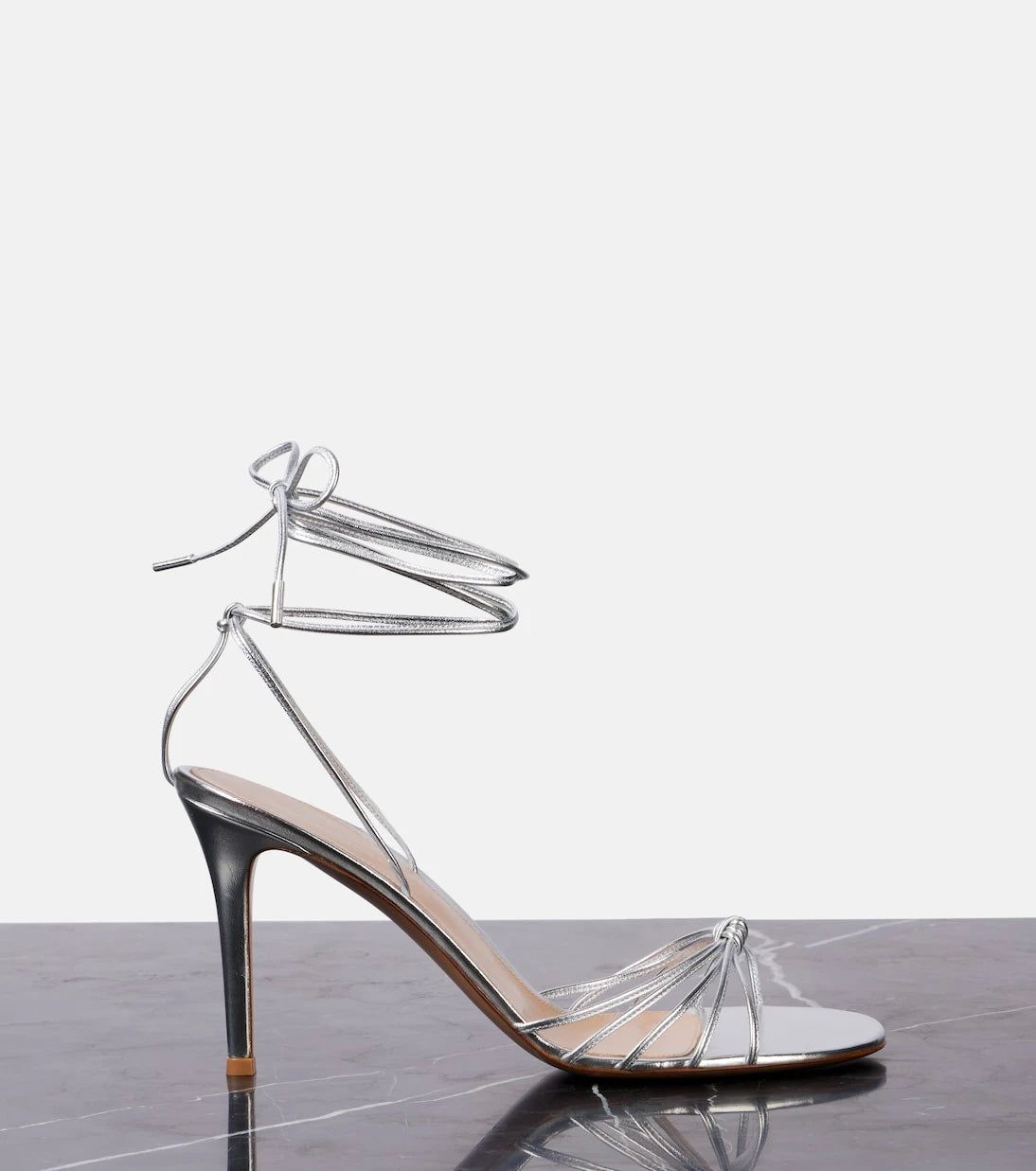 Gianvito Rossi - صندل غوينيث من الجلد الميتالك