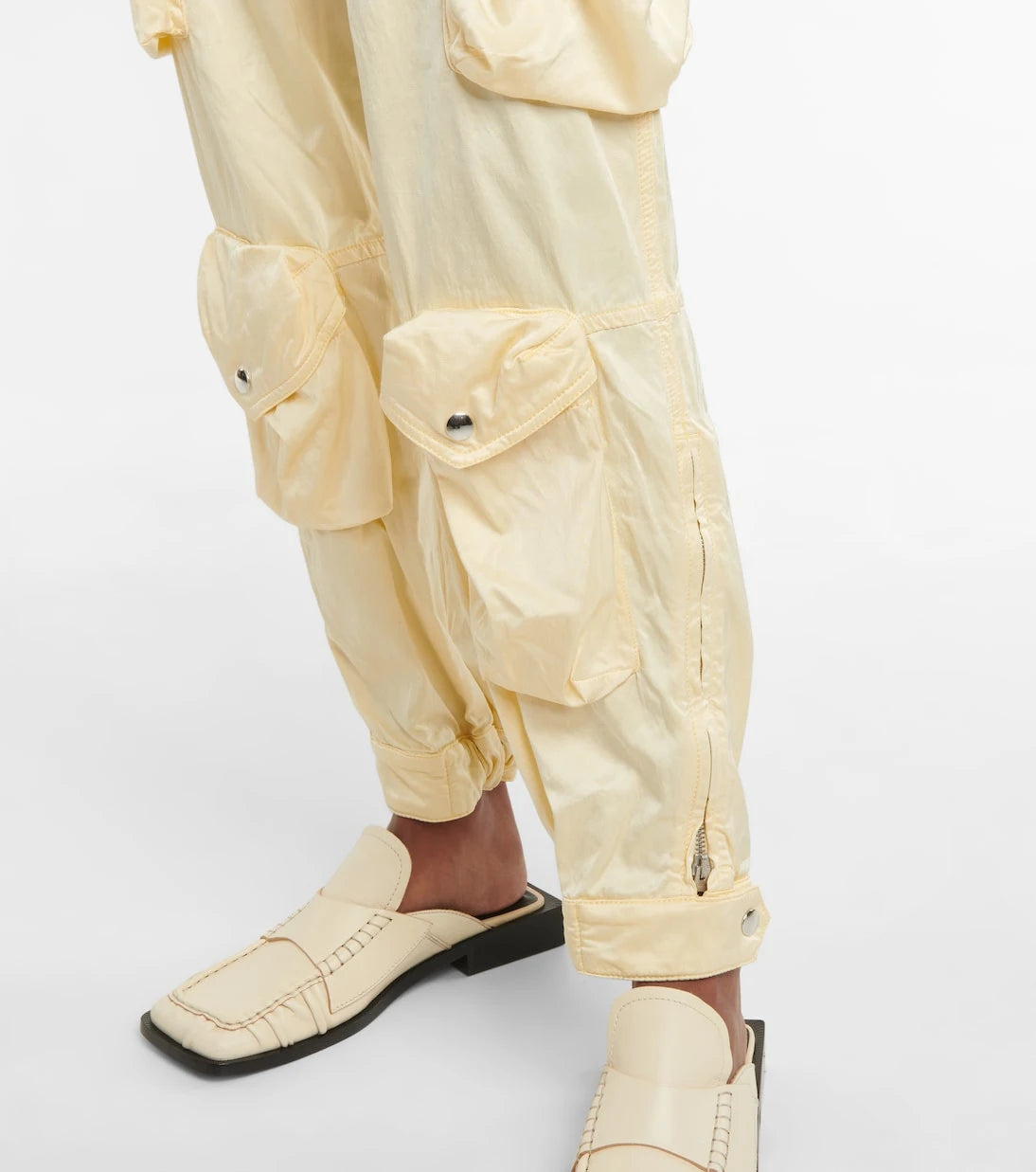 Acne Studios - بنطال كارجو من الساتان
