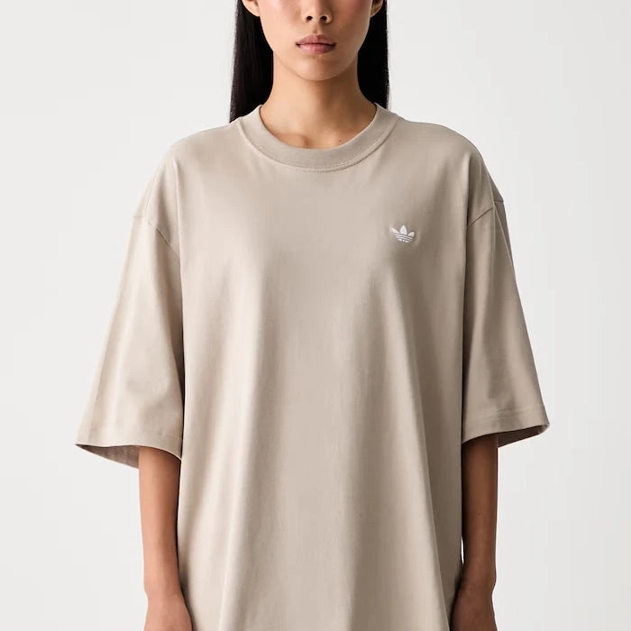 adidas Originals Essentials pamuklu kadın tişört