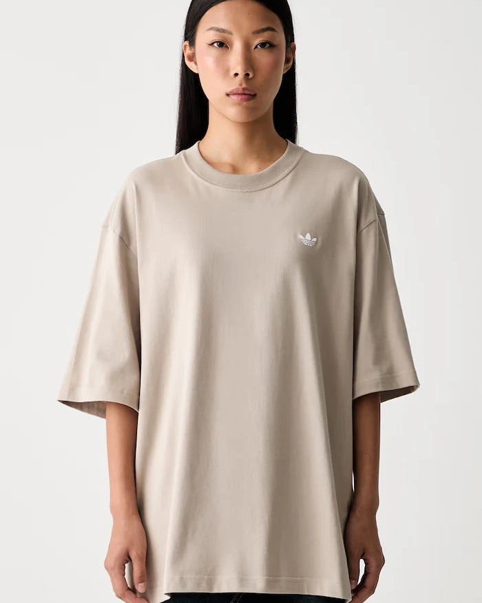 adidas Originals Essentials pamuklu kadın tişört