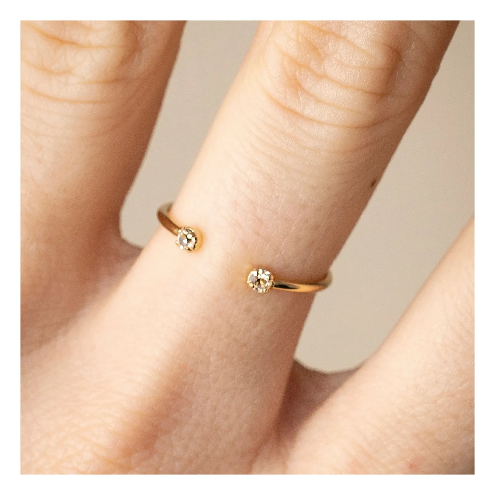 April Please - Jonathan ring | Champagne