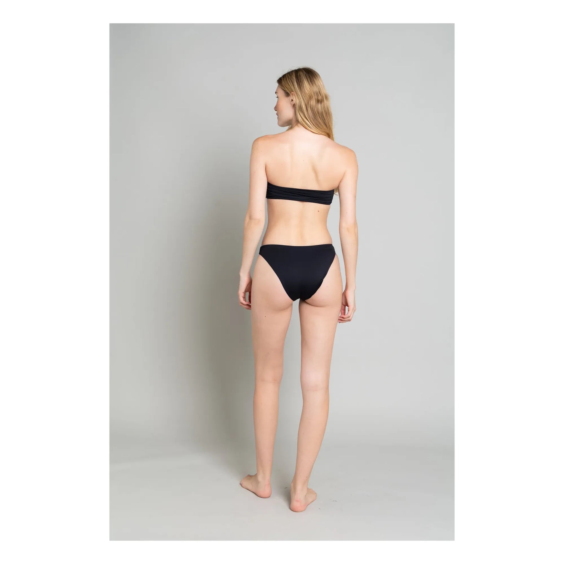 Smallable Woman - Low cut swimsuit Lisa | Black