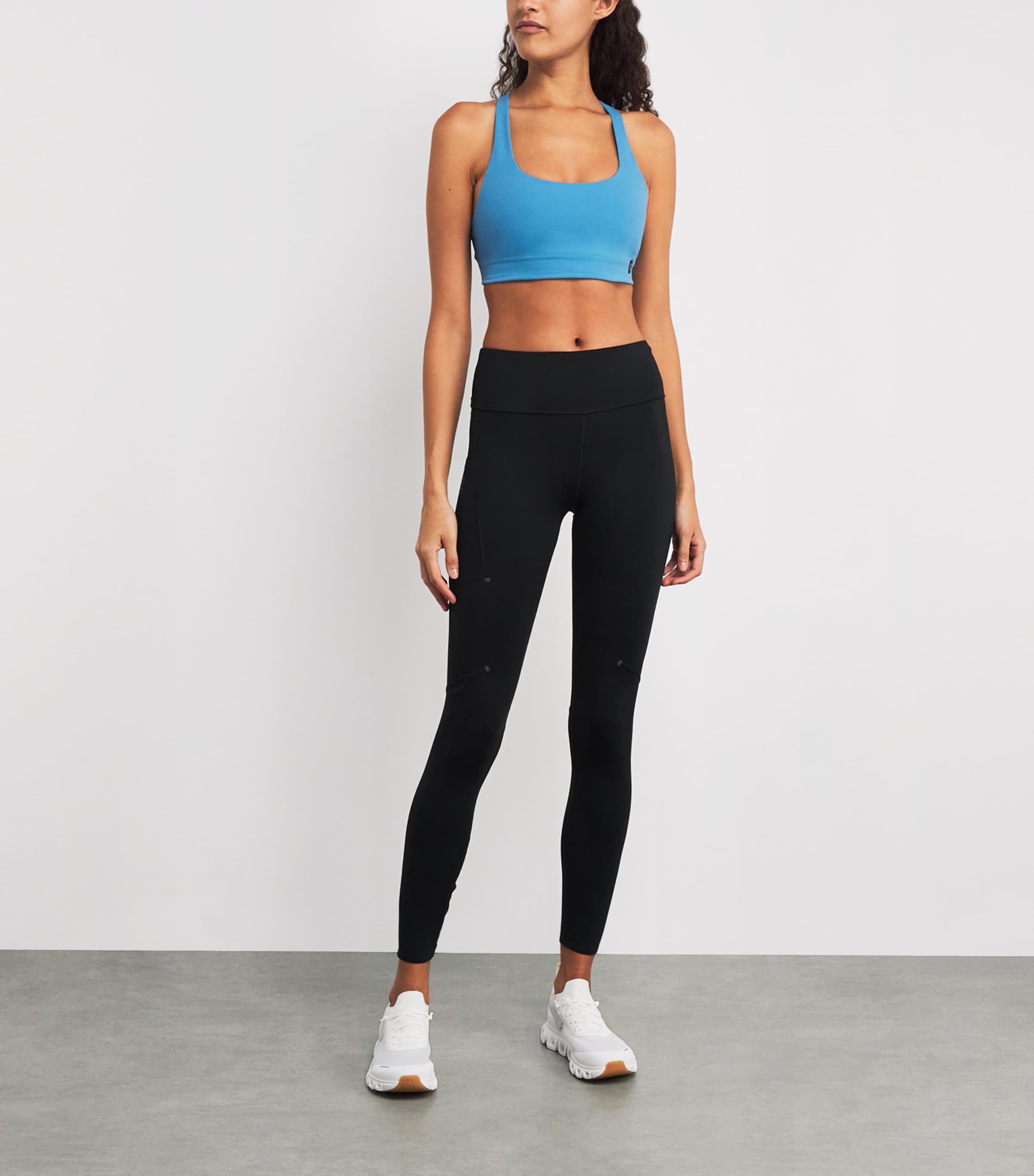 White Cloud 6 Versa Trainers