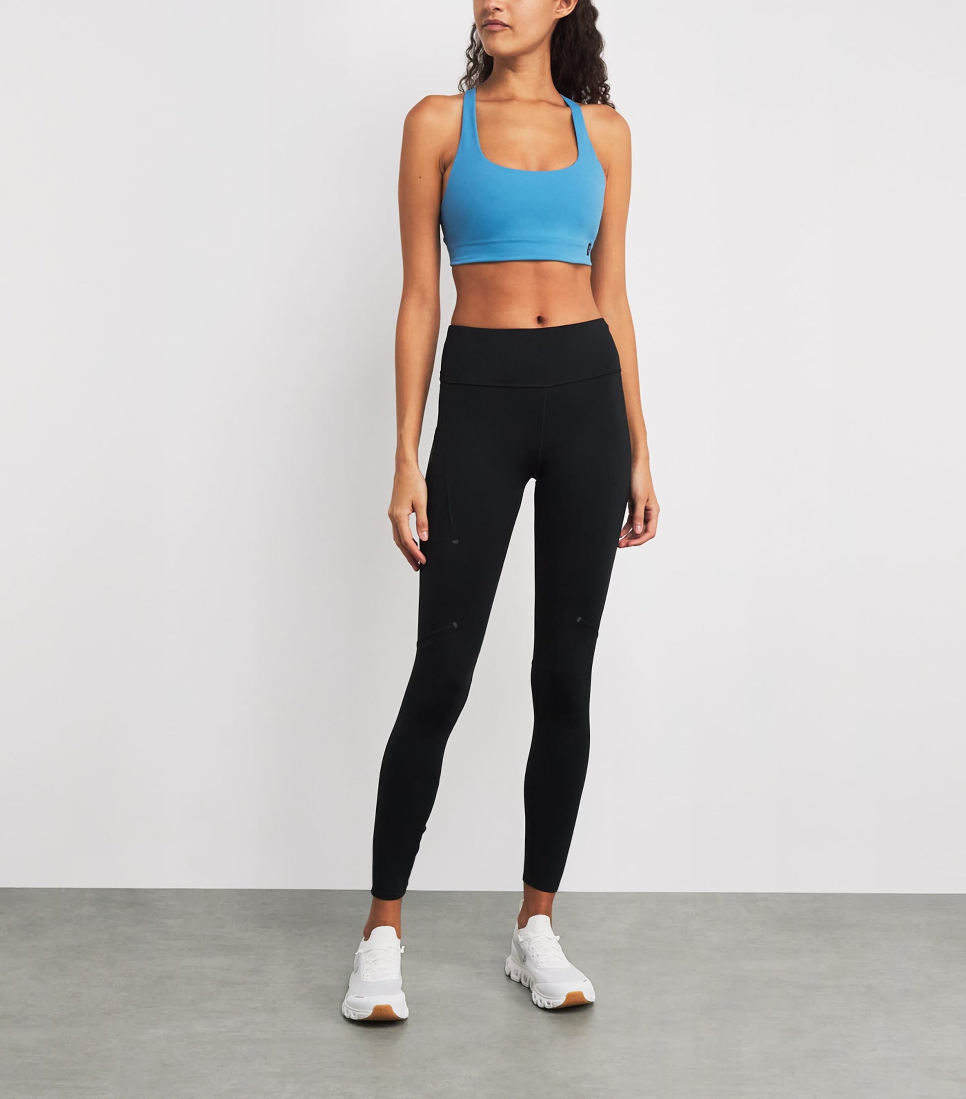 White Cloud 6 Versa Trainers