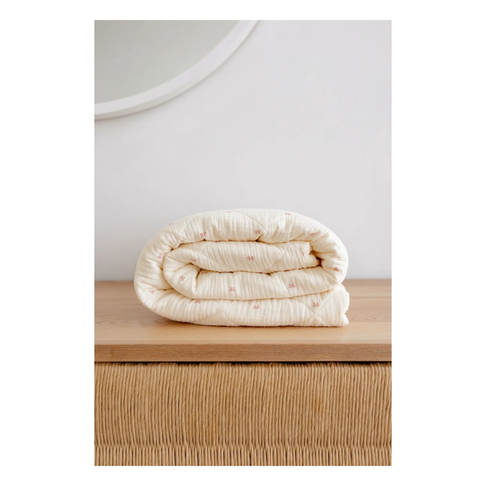 Soft Spot - Ribbon quilted blanket in organic cotton | Ecru