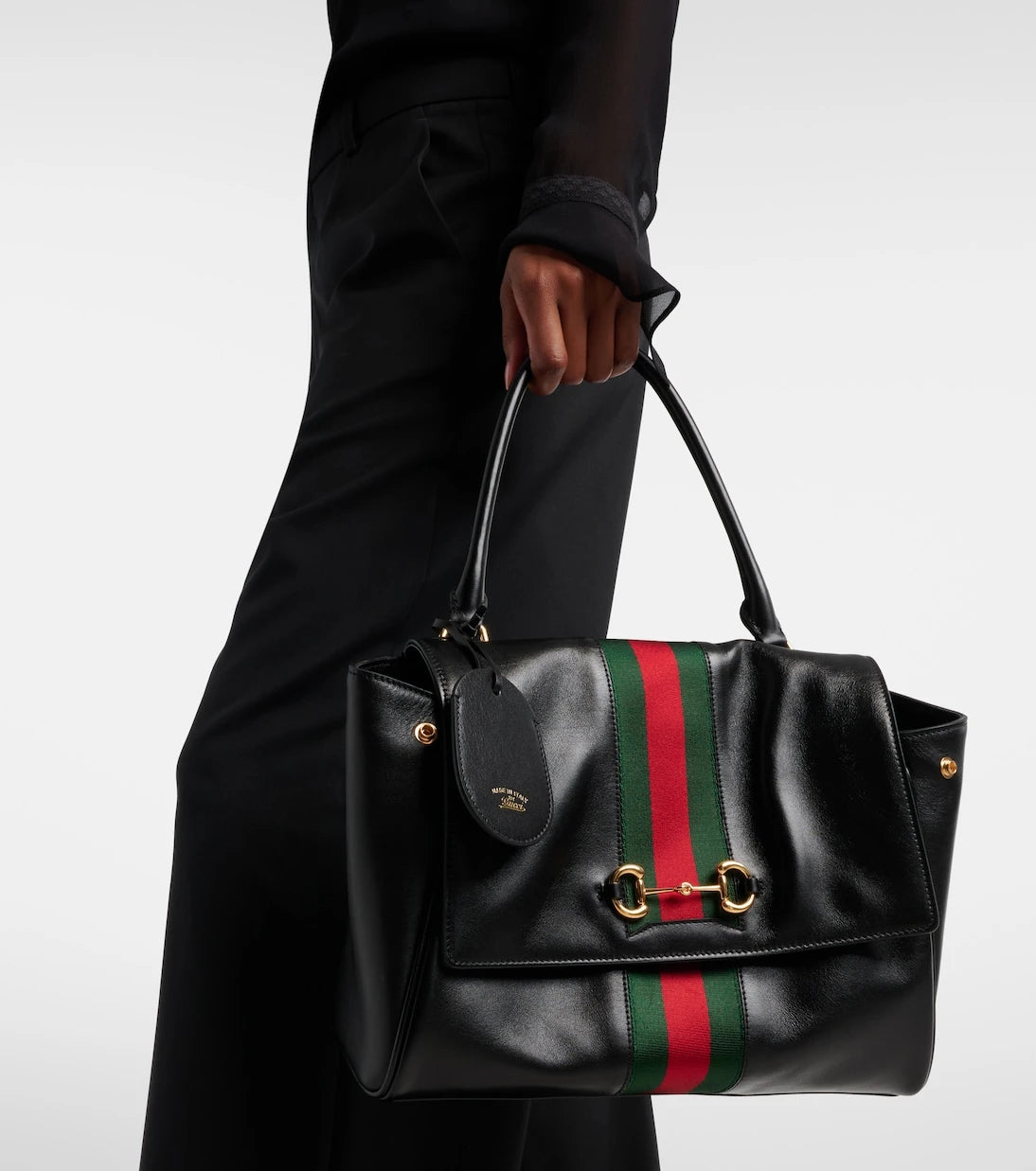 Gucci - حقيبة توت متوسطة من الجلد طراز Paparazzo