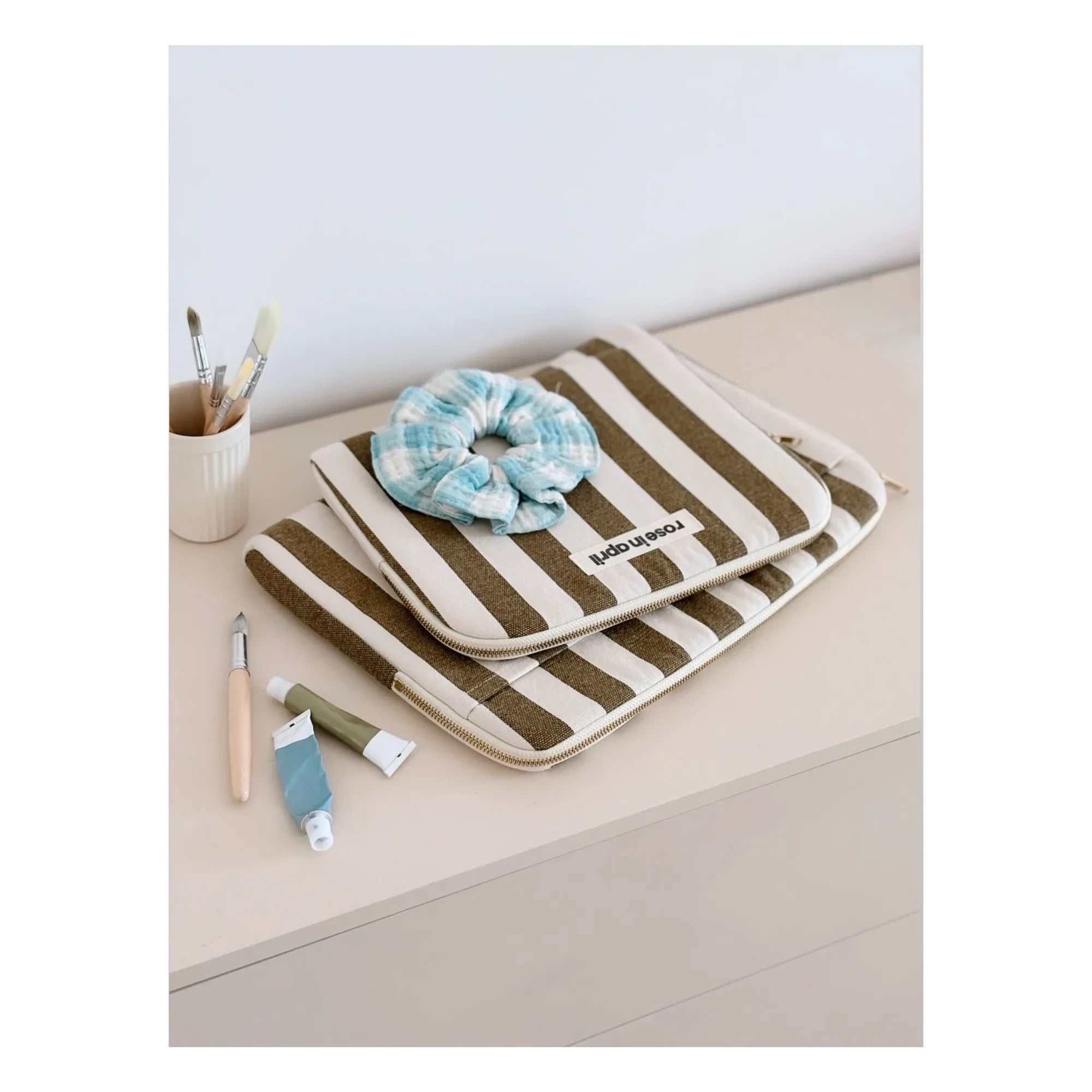 Rose in April - Octave computer case, striped | Olive