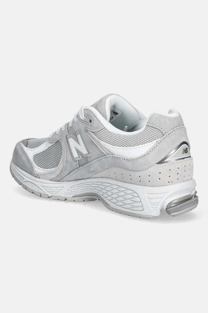 Велурени маратонки New Balance 2002