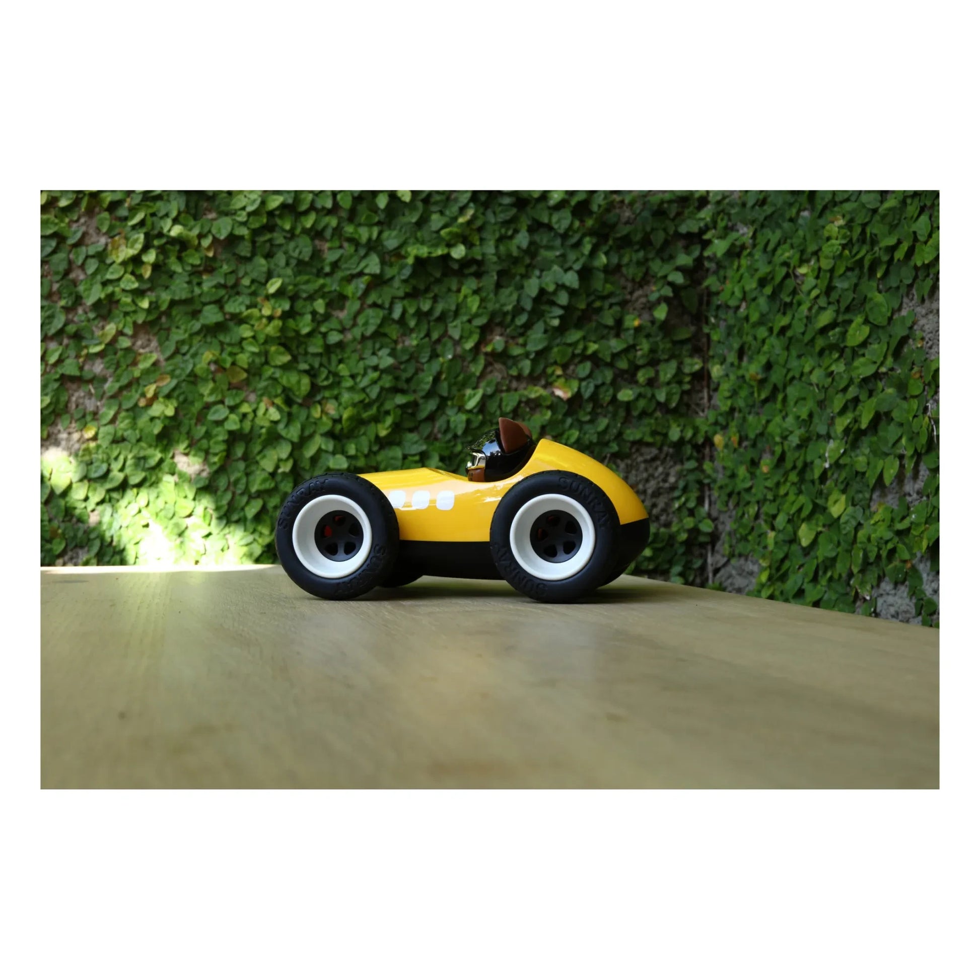 Playforever - Egg Karlos car | Yellow