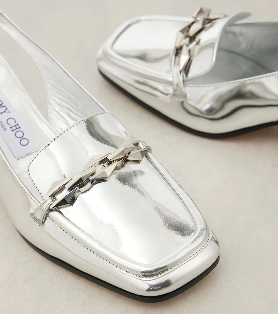Jimmy Choo - حذاء بكعب عالٍ Tilda من الجلد المعدني اللامع مع حزام خلفي ومقدمة مدببة مزين بالماس