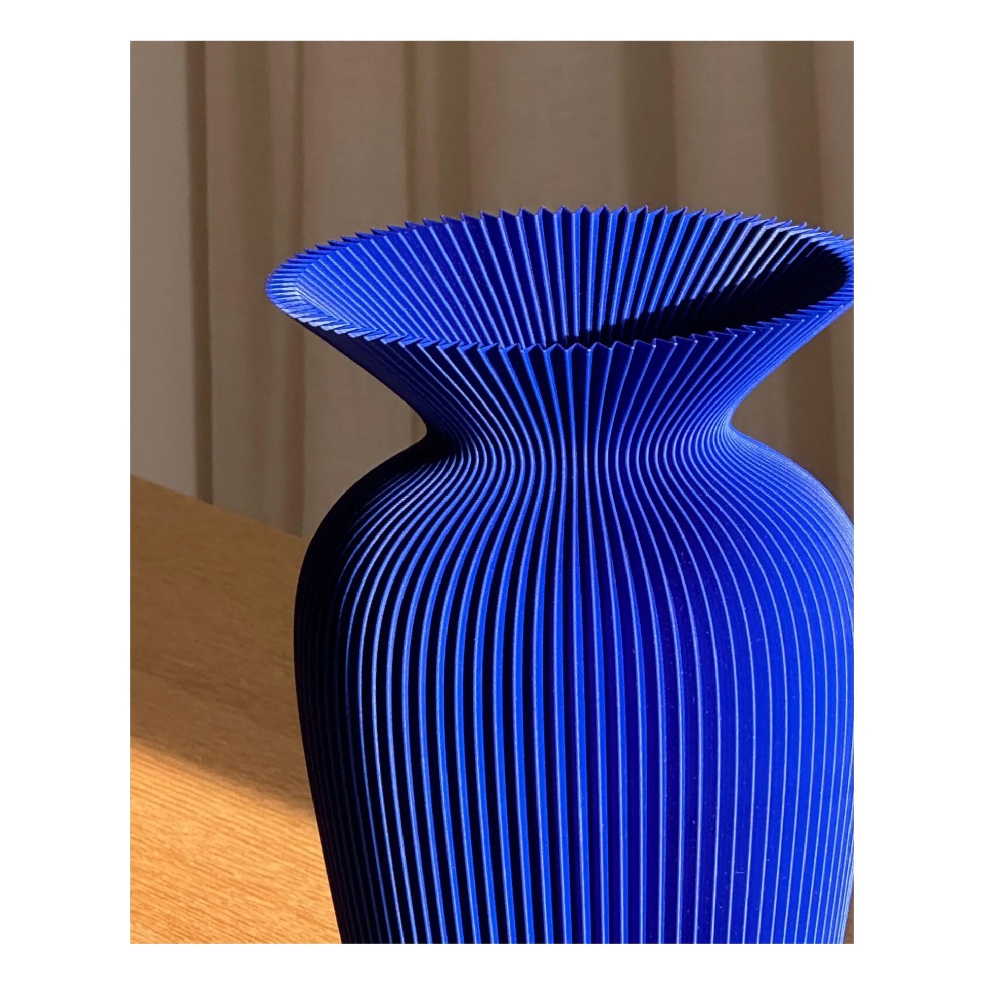 Manu Matters - Betty vase | Klein Blue